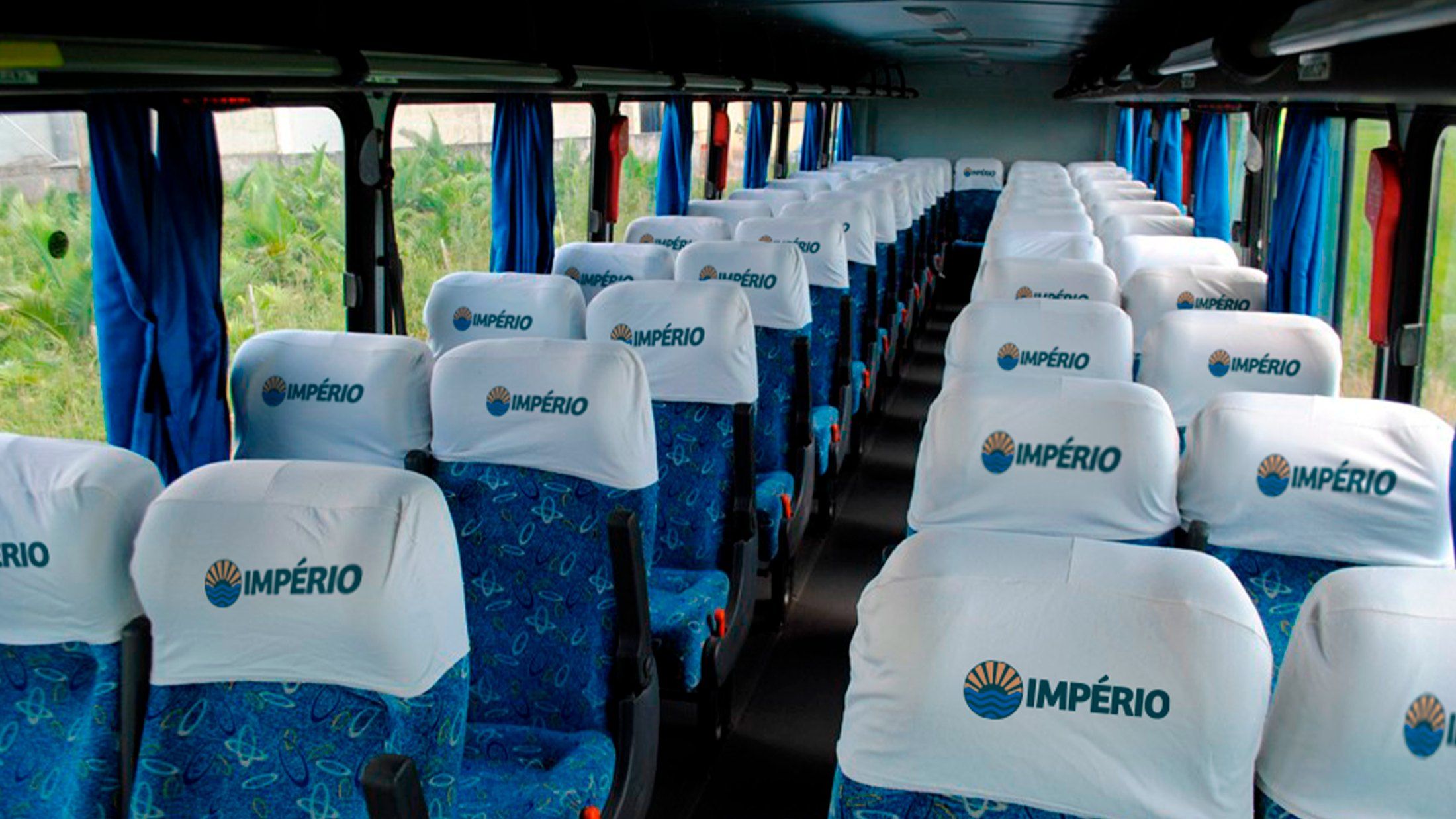 Capas de banco de ônibus com o logo